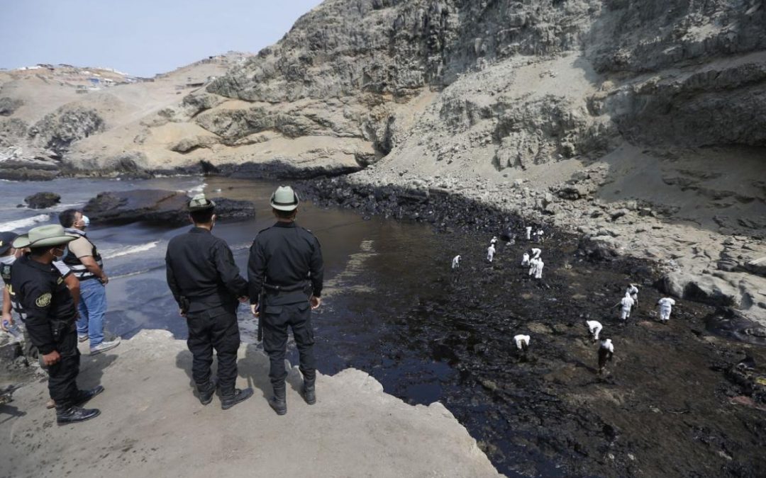 Emergencia ambiental por 90 días zona afectada por derrame de petróleo