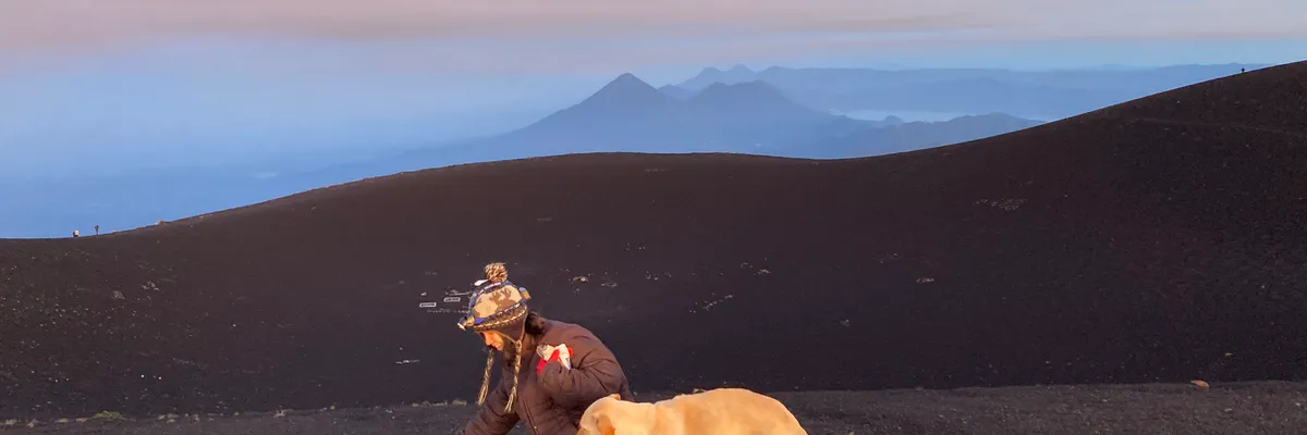 瓜地馬拉（四） 超大帳篷屋、營火狗狗咖啡廳