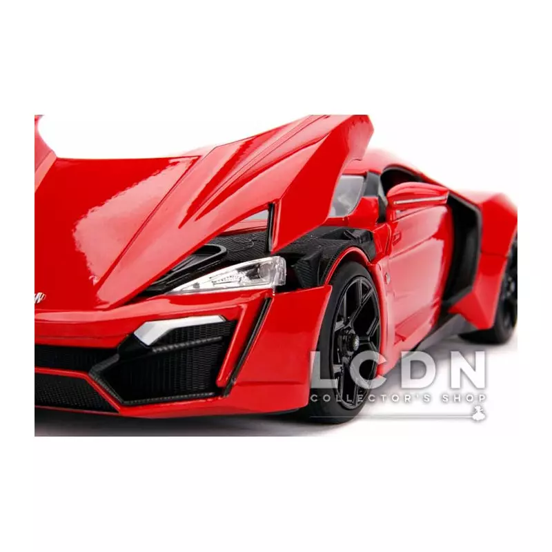 Fast and Furious 7 2014 Lykan Hypersport with Lights &amp; Dominic Toretto Figure 31140 1/18