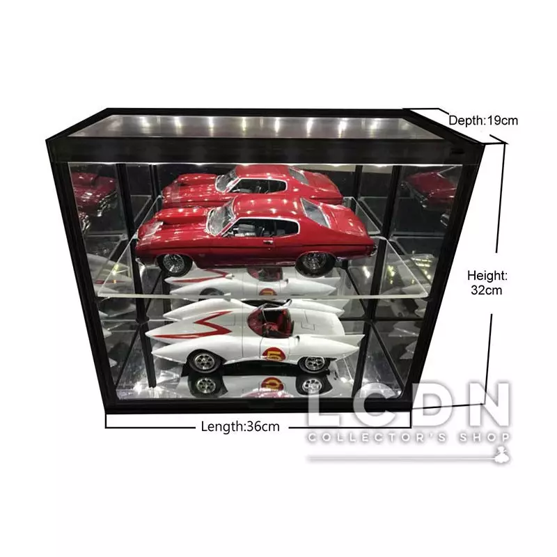 Vitrine en plexiglas pour maquette 2 x 1:18 également pour montage mural