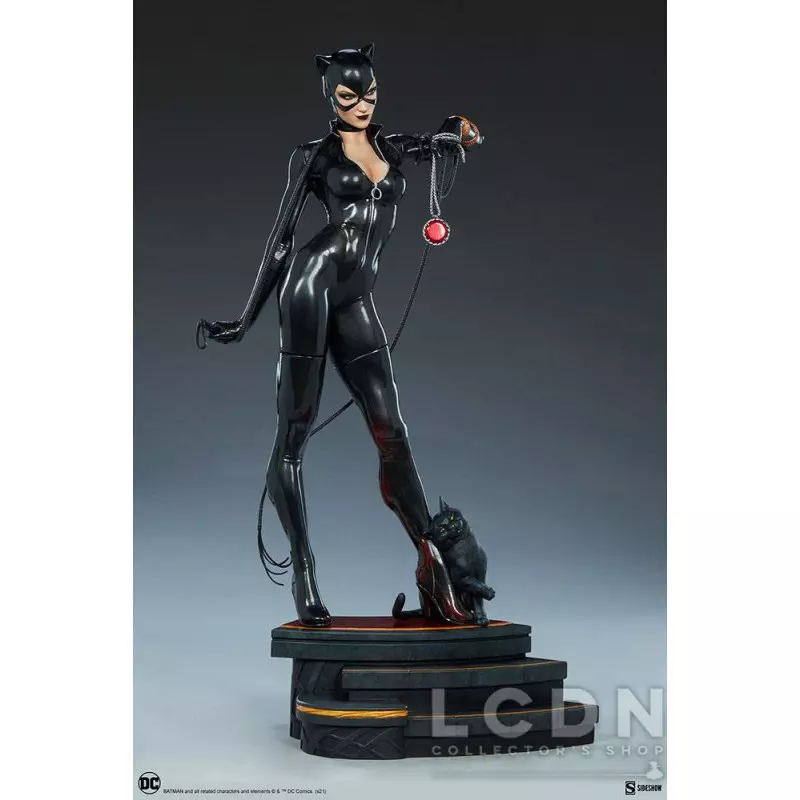 DC Comics Statue Premium Format Catwoman 53cm