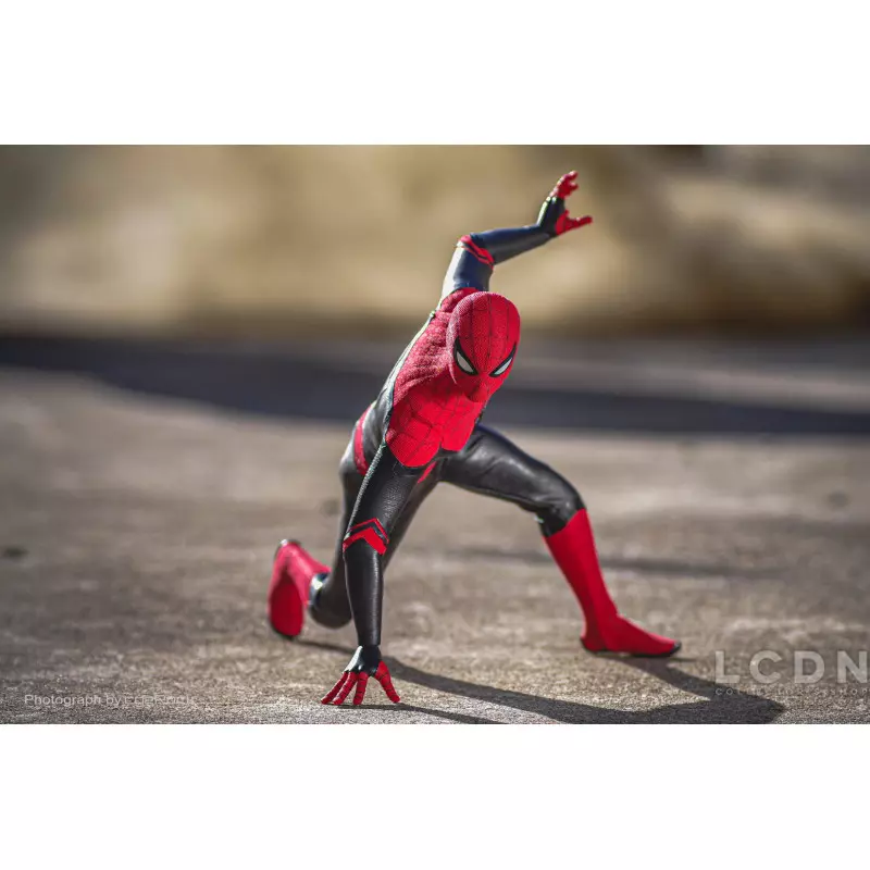 Hot Toys MMS542 Spider-Man: Far From Home Spider-Man Upgraded Suit Tom Holland 1/6 Collectible Figurine 28.5cm (Boite Scellé)