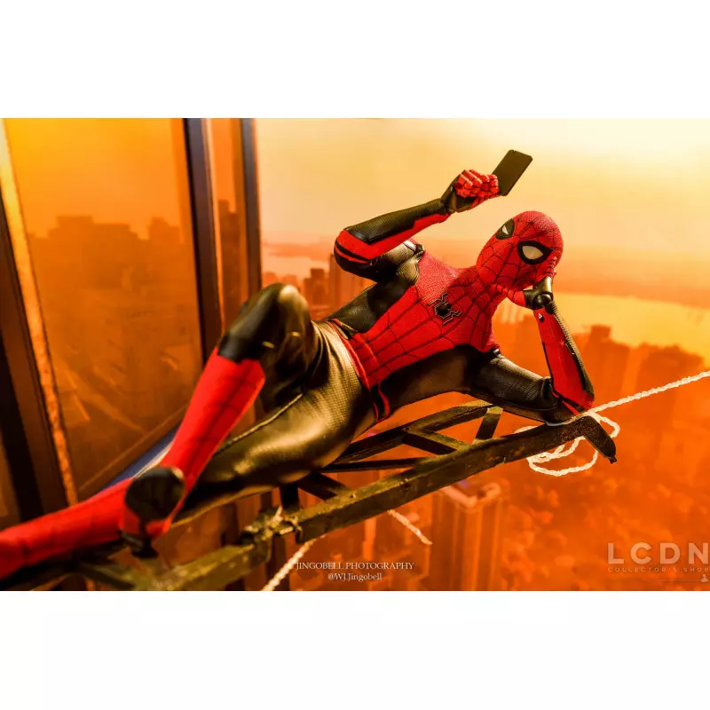 Hot Toys MMS542 Spider-Man: Far From Home Spider-Man Upgraded Suit Tom Holland 1/6 Collectible Figurine 28.5cm (Boite Scellé)