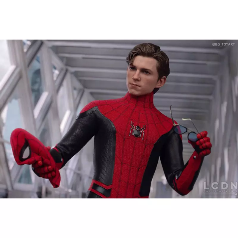 Hot Toys MMS542 Spider-Man: Far From Home Spider-Man Upgraded Suit Tom Holland 1/6 Collectible Figurine 28.5cm (Boite Scellé)