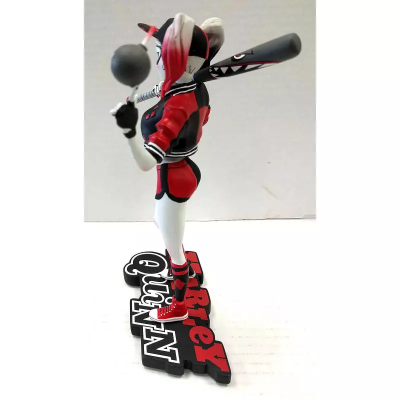 Statue Harley Quinn Red White And Black - DC Comics - 18 Cm - Diamond