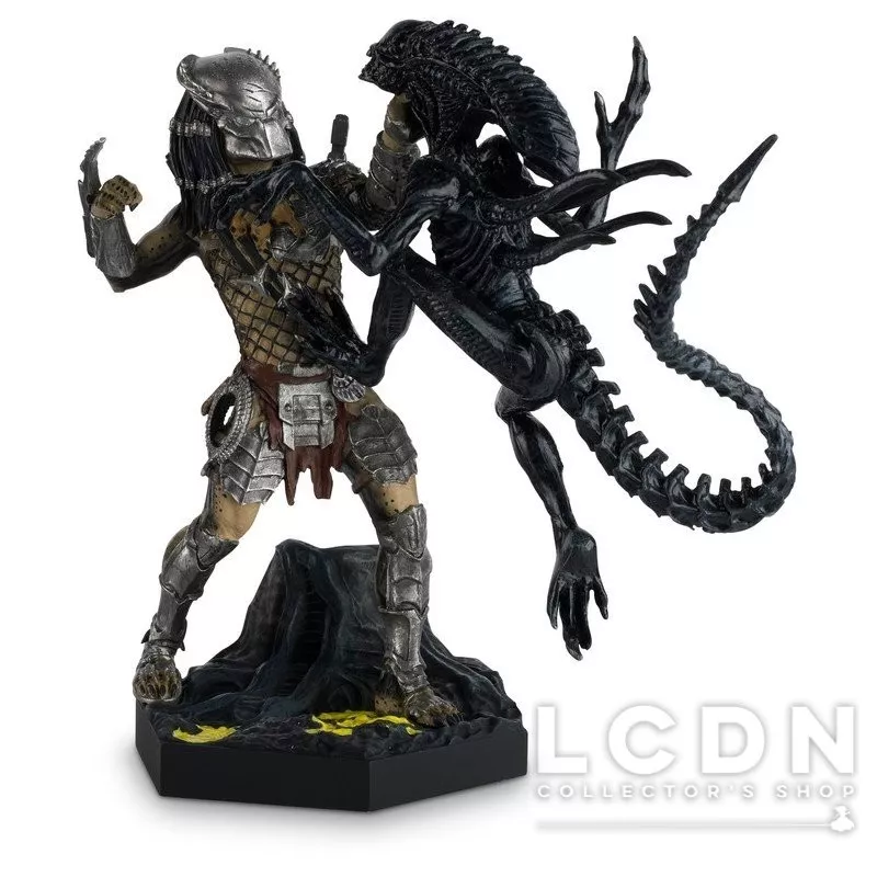Alien figurine shop