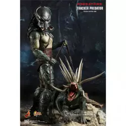 Hot Toys MMS147 Predators Tracker Predator with Hound 1/6th Collectible Figure 35cm