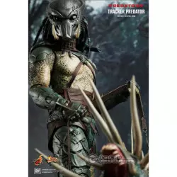Hot Toys MMS147 Predators Tracker Predator with Hound 1/6th Collectible Figure 35cm