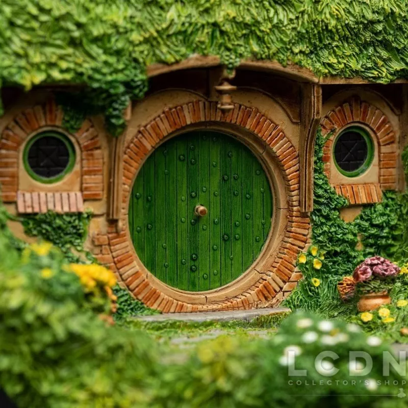 The Lord of the Rings Statue Bag End on the Hill 19cm