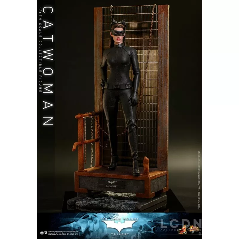 Hot Toys MMS627 The Dark Knight Trilogy Collectible Action Figurine 1/6 Catwoman 29cm