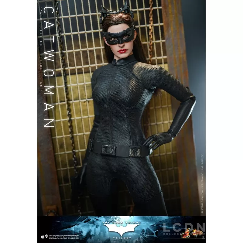 Hot Toys MMS627 The Dark Knight Trilogy Collectible Action Figurine 1/6 Catwoman 29cm