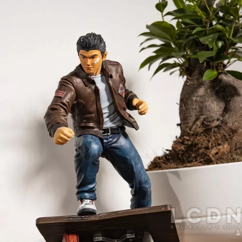 Shenmue statue store