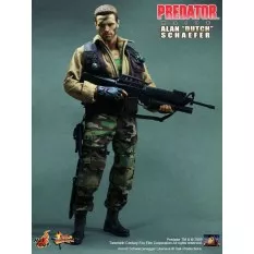 Hot Toys MMS72 Predator Collectible Action Figure 1/6 Major Alan 'Dutch' Schaefer 30cm (displayed)