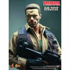 Hot Toys MMS72 Predator Collectible Action Figure 1/6 Major Alan 'Dutch' Schaefer 30cm (displayed)
