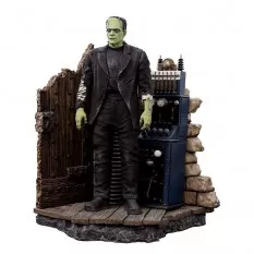 Universal Monsters Statue...