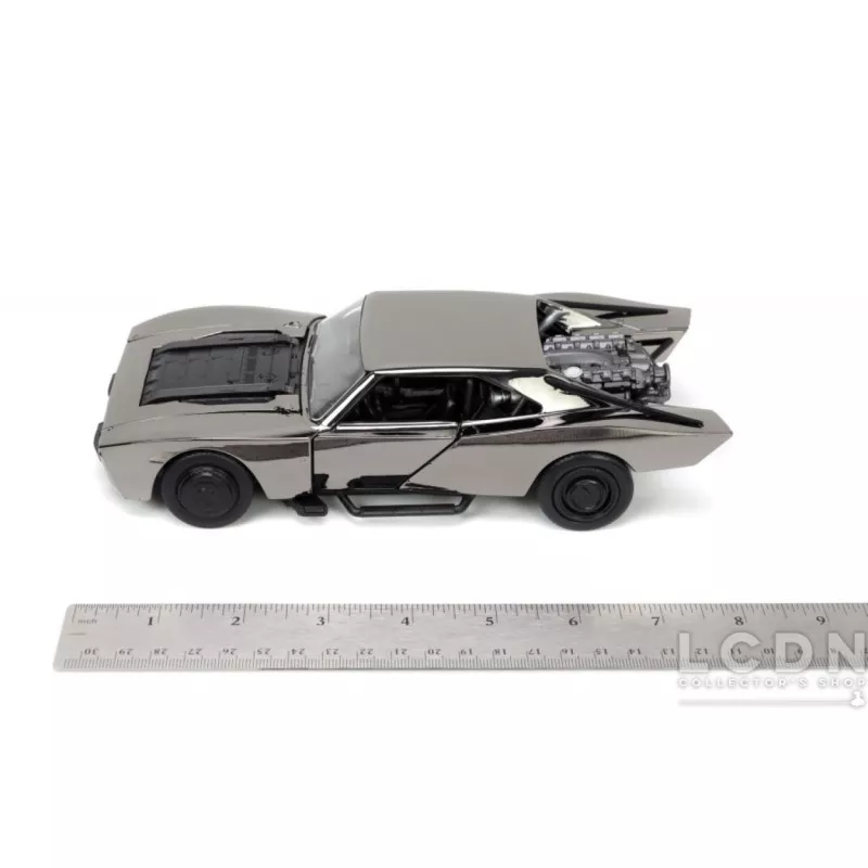 Batman Batmobile SDCC Comic Con 2022 Exclusive Chrome 33740 1/24