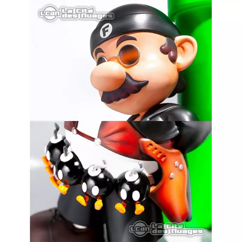 Super Professional 2 inspired by Super Mario & Leon Vynil Statue