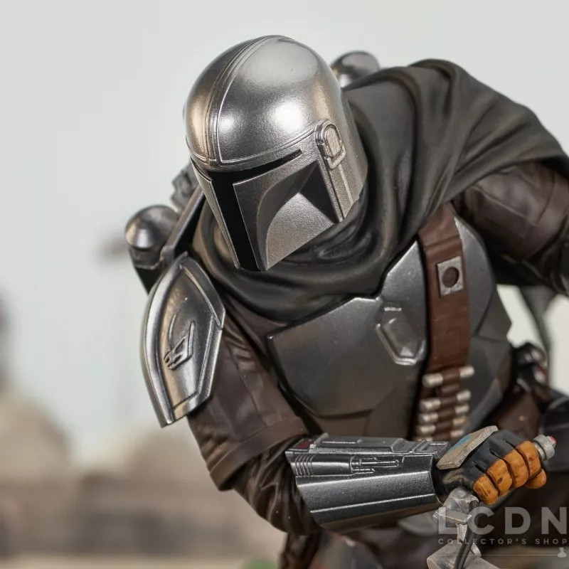 Star Wars: The Mandalorian Statue Premier Collection 1/7 Din Djarin on Speeder Bike 23cm