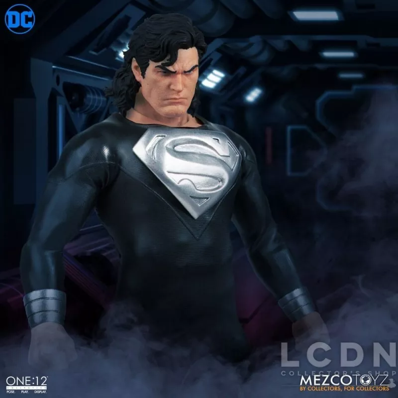 Figurine super-héros : Superman à genoux