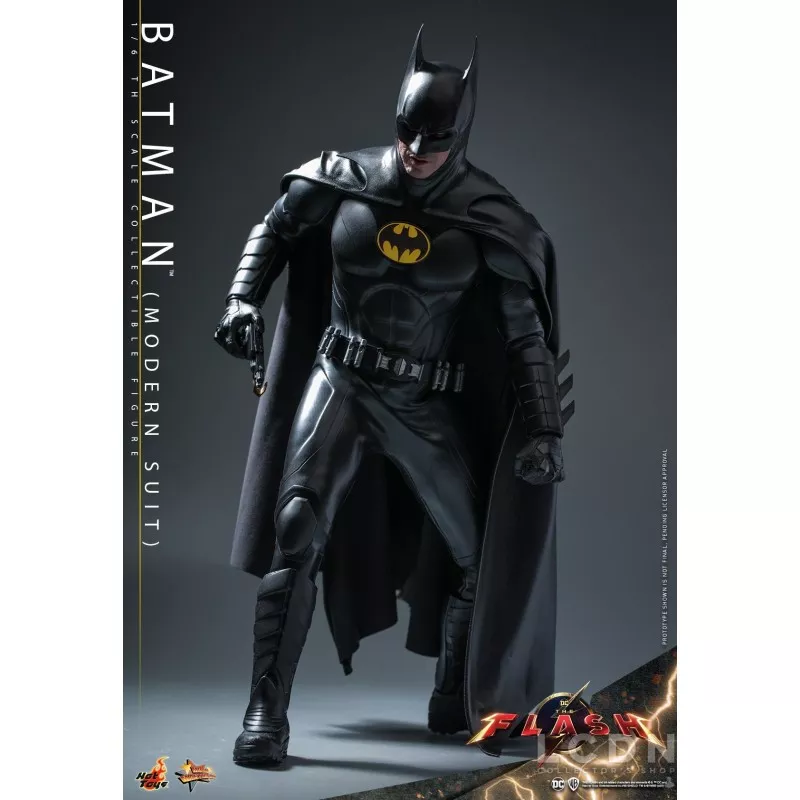 Hot Toys MMS712 The Flash Collectible Action Figure 1/6 Batman (Modern Suit) 30cm