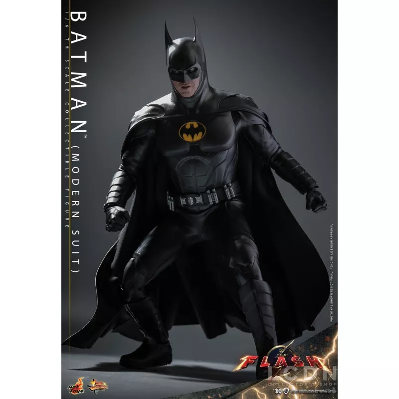 Hot Toys MMS712 The Flash Collectible Action Figure 1/6 Batman (Modern Suit) 30cm