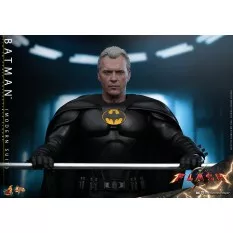 Hot Toys MMS712 The Flash Collectible Action Figure 1/6 Batman (Modern Suit) 30cm