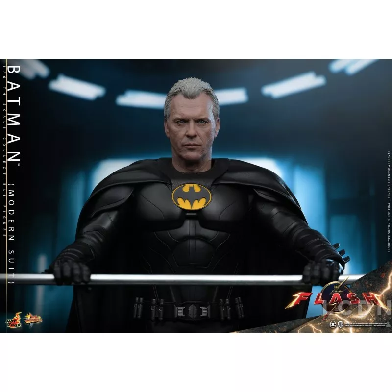 Hot Toys MMS712 The Flash Collectible Action Figure 1/6 Batman (Modern Suit) 30cm