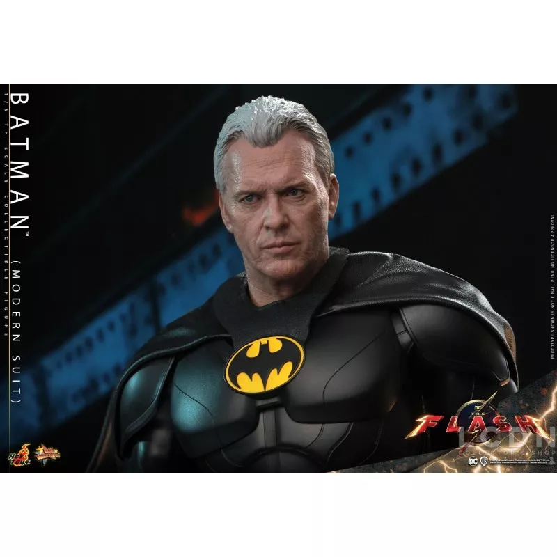 Hot Toys MMS712 The Flash Collectible Action Figure 1/6 Batman (Modern Suit) 30cm