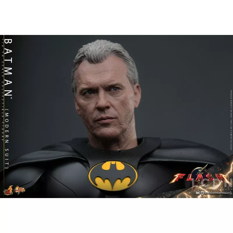 Hot Toys MMS712 The Flash Collectible Action Figure 1/6 Batman (Modern Suit) 30cm