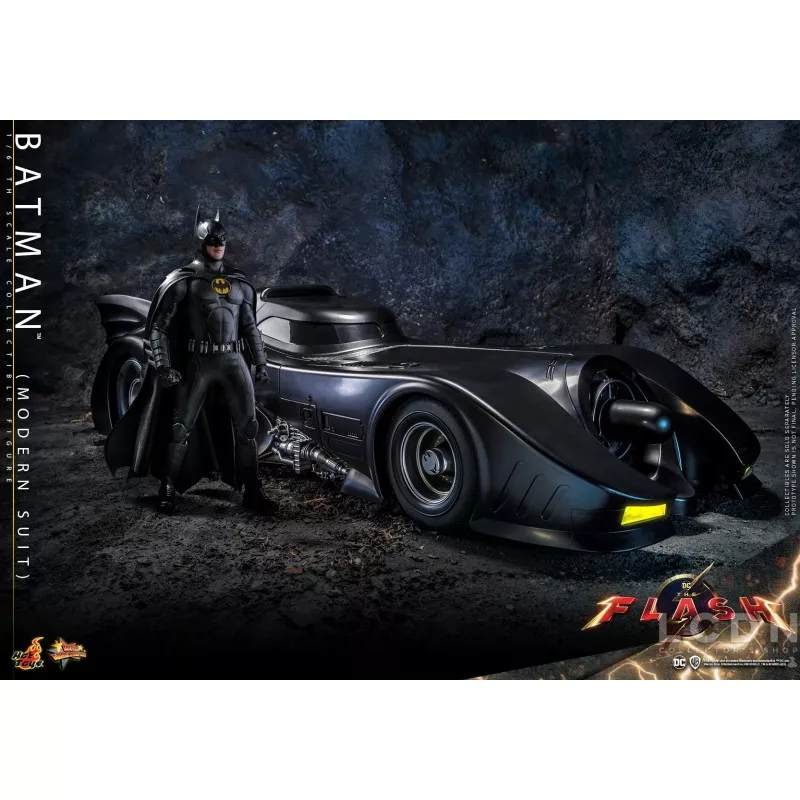 Hot Toys MMS712 The Flash Collectible Action Figure 1/6 Batman (Modern Suit) 30cm