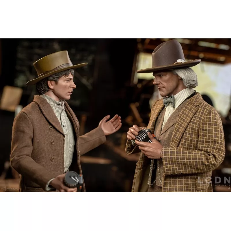 Hot Toys MMS617 Back to the Future Part III Collectible Action Figure 1/6 Doc Brown 31cm