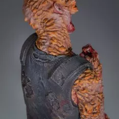 The Last of Us Part II Figure Armored Clicker 22cm
