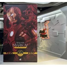Hot Toys QS021 Iron Man 2 Collectible Action Figurine 1/4 Iron Man Mark IV with Suit-Up Gantry 48-63cm