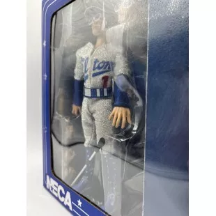 Condition: Two right hands on the figurine.