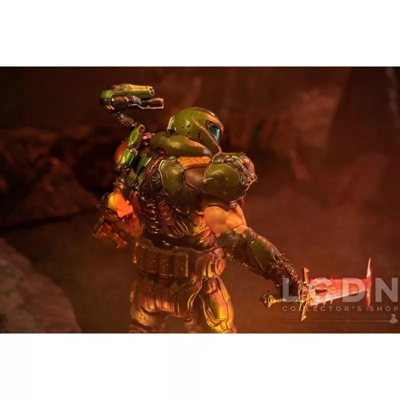 Doom Collectible Action Figurine 1/6 Doomslayer 30cm