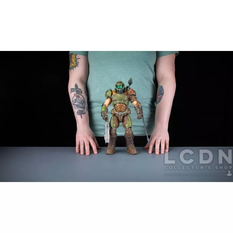 Doom Collectible Action Figurine 1/6 Doomslayer 30cm