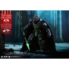 Hot Toys MMS417 Batman v Superman Dawn of Justice (Battle Damaged Version) 1/6  Exclusive 2017 (Exposé)