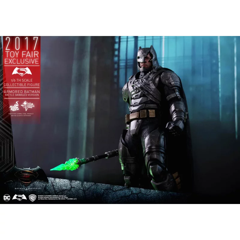 Hot Toys MMS417 Batman v Superman Dawn of Justice (Battle Damaged Version) 1/6  Exclusive 2017 (Exposé)