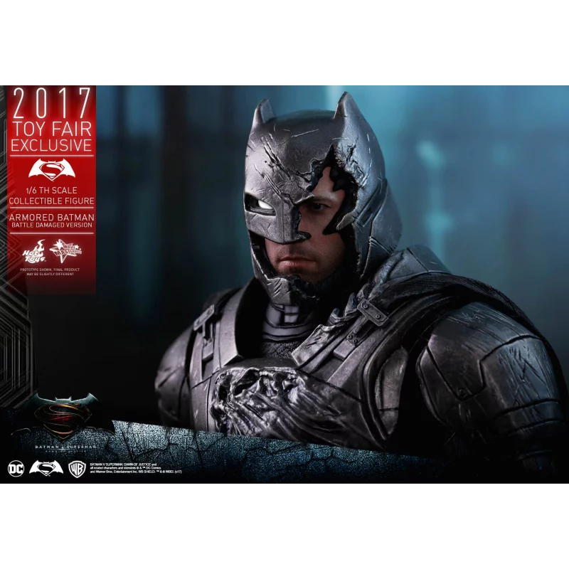 Hot Toys MMS417 Batman v Superman Dawn of Justice (Battle Damaged Version) 1/6  Exclusive 2017 (Exposé)