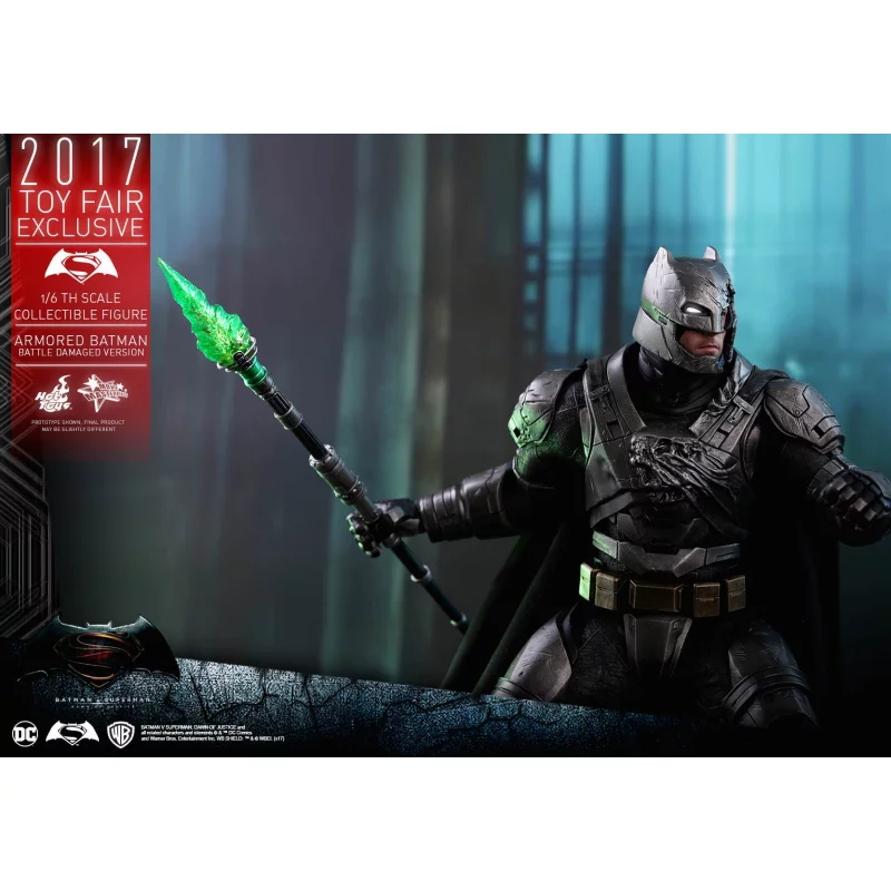 Hot Toys MMS417 Batman v Superman Dawn of Justice (Battle Damaged Version) 1/6  Exclusive 2017 (Exposé)