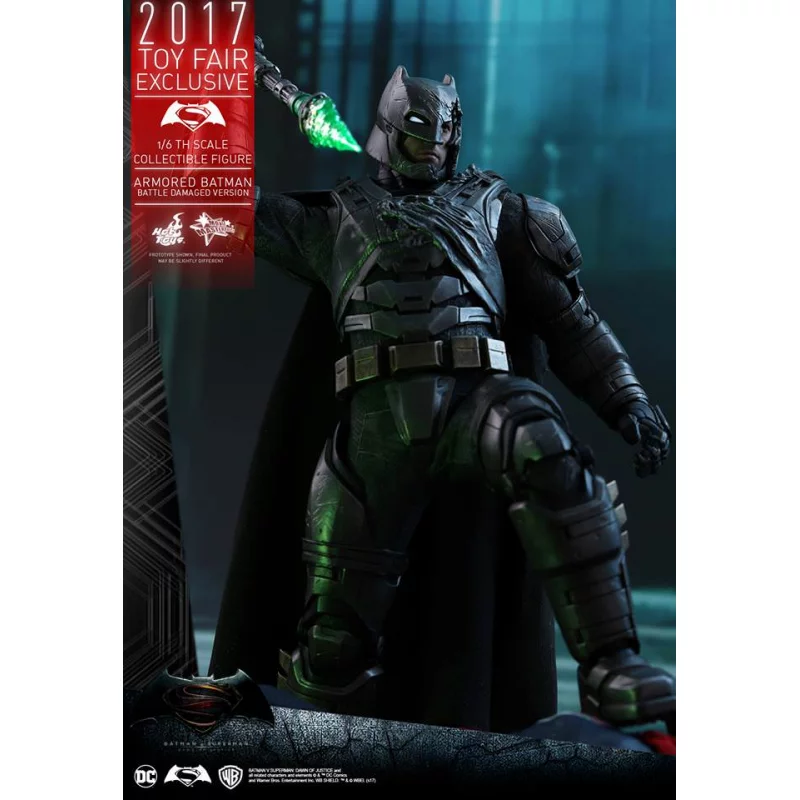 Hot Toys MMS417 Batman v Superman Dawn of Justice (Battle Damaged Version) 1/6  Exclusive 2017 (Exposé)