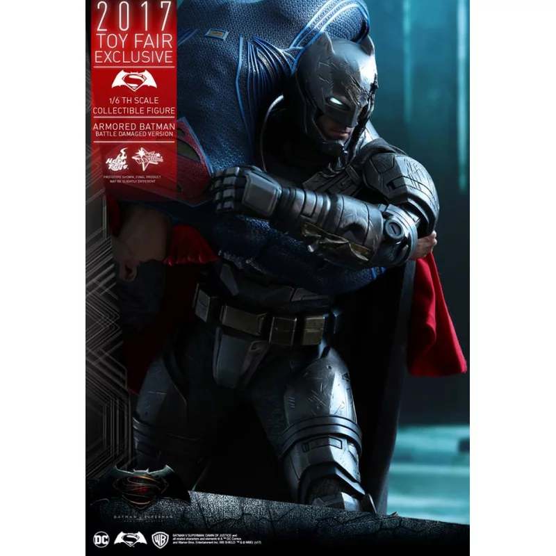Hot Toys MMS417 Batman v Superman Dawn of Justice (Battle Damaged Version) 1/6  Exclusive 2017 (Exposé)