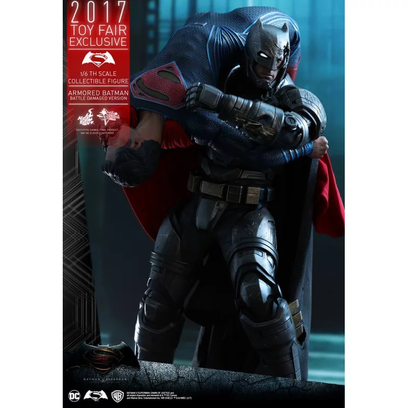 Hot Toys MMS417 Batman v Superman Dawn of Justice (Battle Damaged Version) 1/6  Exclusive 2017 (Exposé)