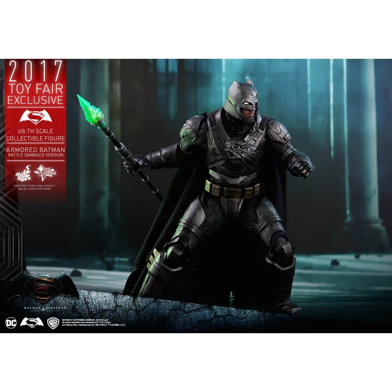 Hot Toys MMS417 Batman v Superman Dawn of Justice (Battle Damaged Version) 1/6  Exclusive 2017 (Exposé)