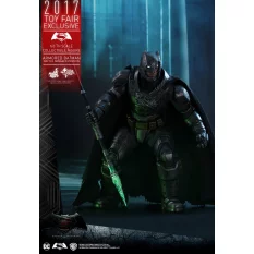 Hot Toys MMS417 Batman v Superman Dawn of Justice (Battle Damaged Version) 1/6  Exclusive 2017 (Exposé)