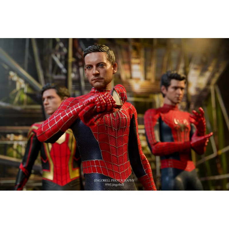 Hot Toys MMS661 Spider-Man: No Way Home Collectible Action Figurine 1/6 Friendly Neighborhood Spider-Man 30cm