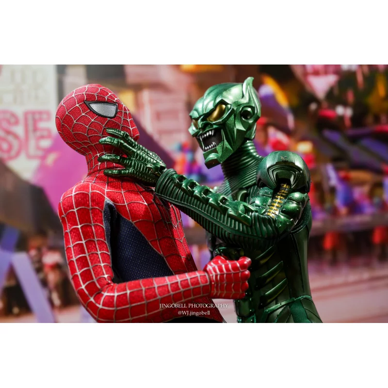 Hot Toys MMS661 Spider-Man: No Way Home Collectible Action Figurine 1/6 Friendly Neighborhood Spider-Man 30cm