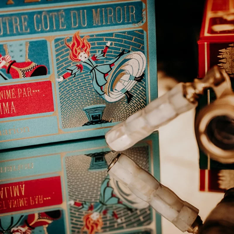 Alice au Pays des Merveilles Book Illustration par Minalima *French*