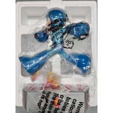 Condition: Bottom of base slightly blistered, paint chip on foot sparkle. Light up OK. N°546/550