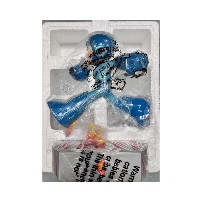 Condition: Bottom of base slightly blistered, paint chip on foot sparkle. Light up OK. N°546/550